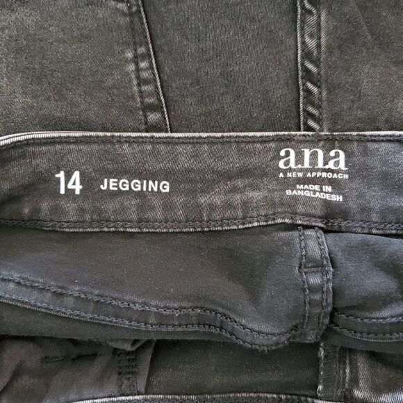 NEW a.n.a. Jeggings Distressed Black Denim Sz 14 Floral Embroidery Metal Dots - Picture 6 of 7